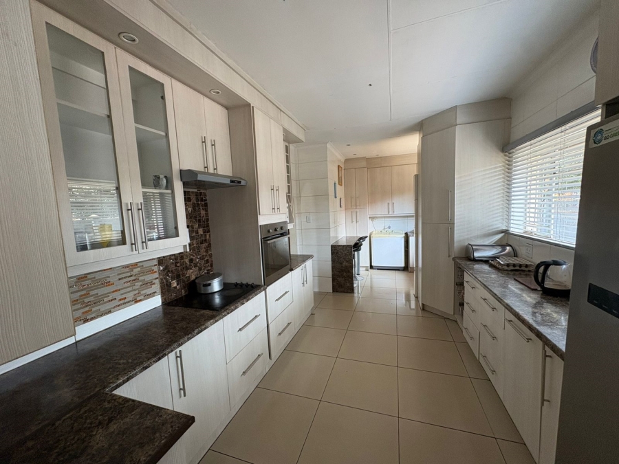 3 Bedroom Property for Sale in Lower Bo-dorp North West